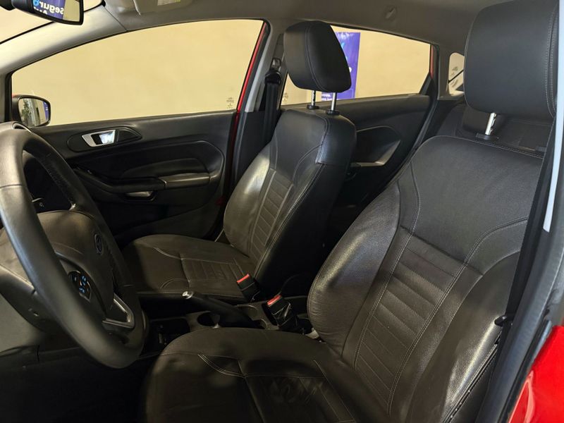 Ford Fiesta 1.6 Titanium Hatch 16v Powershift 2014/2015 SIM VEÍCULOS PORTO ALEGRE / Carros no Vale