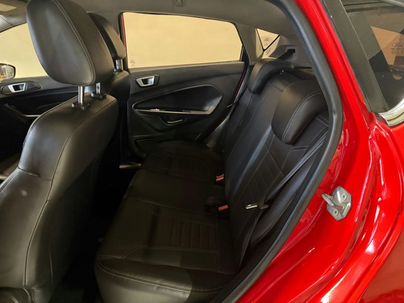Ford Fiesta 1.6 Titanium Hatch 16v Powershift 2014/2015 SIM VEÍCULOS PORTO ALEGRE / Carros no Vale