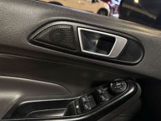 Ford Fiesta 1.6 Titanium Hatch 16v Powershift 2014/2015 SIM VEÍCULOS PORTO ALEGRE / Carros no Vale