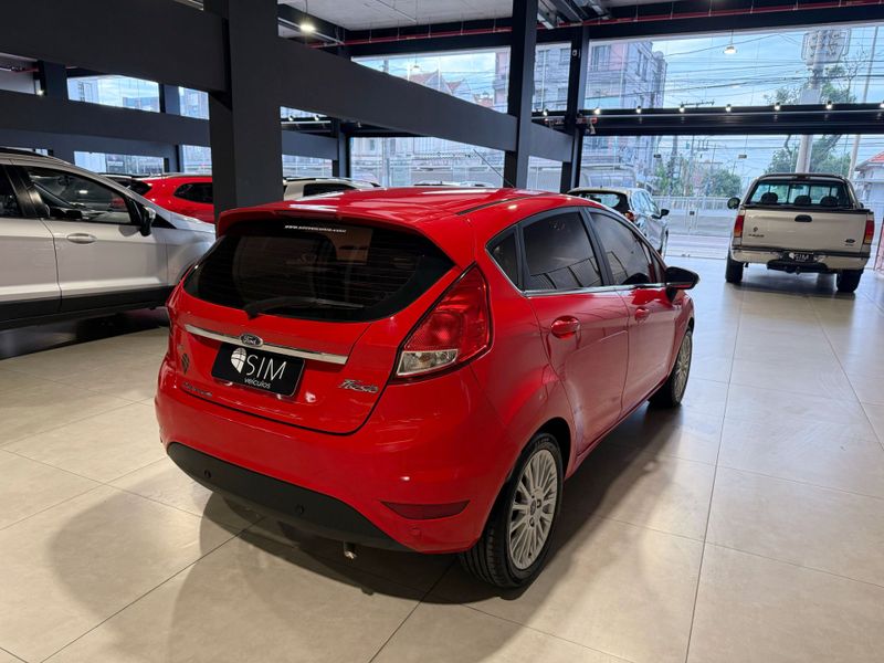 Ford Fiesta 1.6 Titanium Hatch 16v Powershift 2014/2015 SIM VEÍCULOS PORTO ALEGRE / Carros no Vale