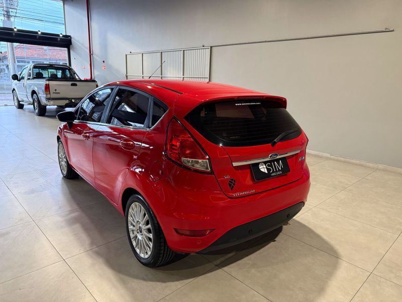 Ford Fiesta 1.6 Titanium Hatch 16v Powershift 2014/2015 SIM VEÍCULOS PORTO ALEGRE / Carros no Vale