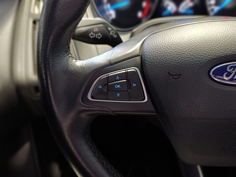 Ford Focus 1.6 Se 16v 2017/2018 SIM VEÍCULOS PORTO ALEGRE / Carros no Vale