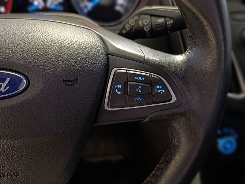Ford Focus 1.6 Se 16v 2017/2018 SIM VEÍCULOS PORTO ALEGRE / Carros no Vale