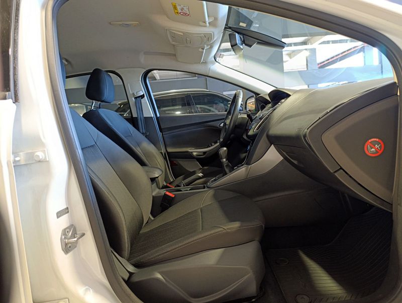 Ford Focus 1.6 Se 16v 2017/2018 SIM VEÍCULOS PORTO ALEGRE / Carros no Vale