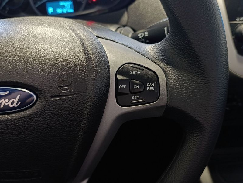 Ford Ka 1.5 Sedan Se 12v 2018/2019 SUZUKI GRAN VITARA 4X2 2.0 2014/2014 / Carros no Vale