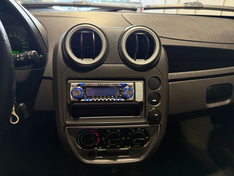 Ford Ka 2009/2010 SUZUKI GRAN VITARA 4X2 2.0 2014/2014 / Carros no Vale