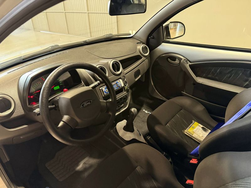 Ford Ka 2009/2010 SUZUKI GRAN VITARA 4X2 2.0 2014/2014 / Carros no Vale