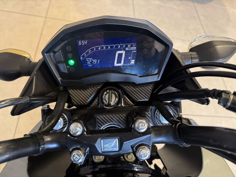 Honda Motos Cb 250f Twister 2017/2018 SUZUKI GRAN VITARA 4X2 2.0 2014/2014 / Carros no Vale