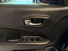 Jeep Compass Longitude 2.0 4×2 16v 2018/2018 SIM VEÍCULOS PORTO ALEGRE / Carros no Vale
