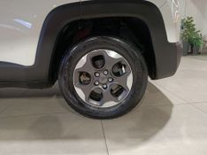 Jeep Renegade Sport 2015/2016 SUZUKI GRAN VITARA 4X2 2.0 2014/2014 / Carros no Vale