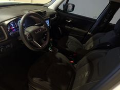 Jeep Renegade Sport T270 1.3 Tb 4×2 2022/2022 SUZUKI GRAN VITARA 4X2 2.0 2014/2014 / Carros no Vale