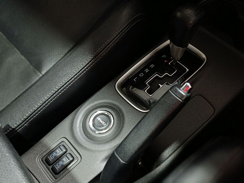 Mitsubishi Outlander 3.0 Gt 4×4 V6 24v 2014/2015 SIM VEÍCULOS PORTO ALEGRE / Carros no Vale
