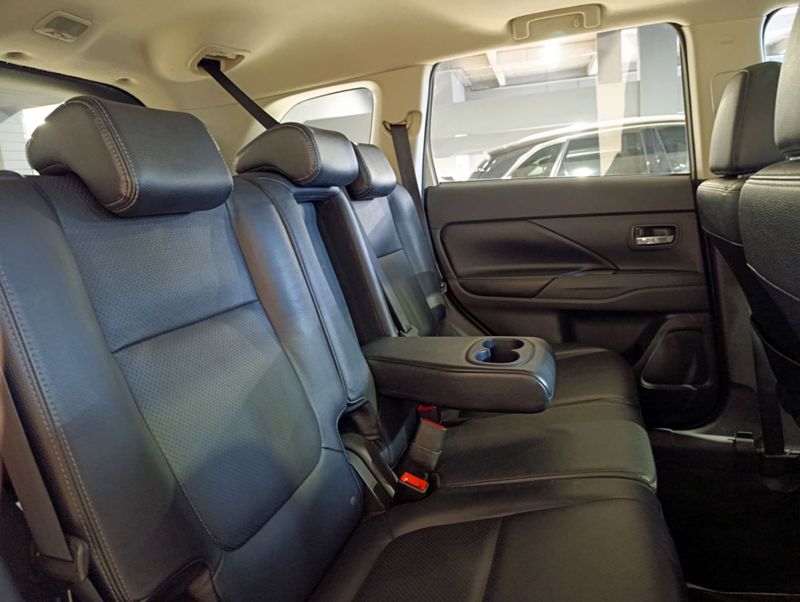 Mitsubishi Outlander 3.0 Gt 4×4 V6 24v 2014/2015 SIM VEÍCULOS PORTO ALEGRE / Carros no Vale