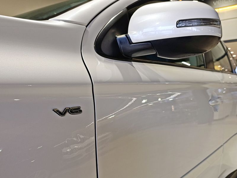 Mitsubishi Outlander 3.0 Gt 4×4 V6 24v 2014/2015 SIM VEÍCULOS PORTO ALEGRE / Carros no Vale