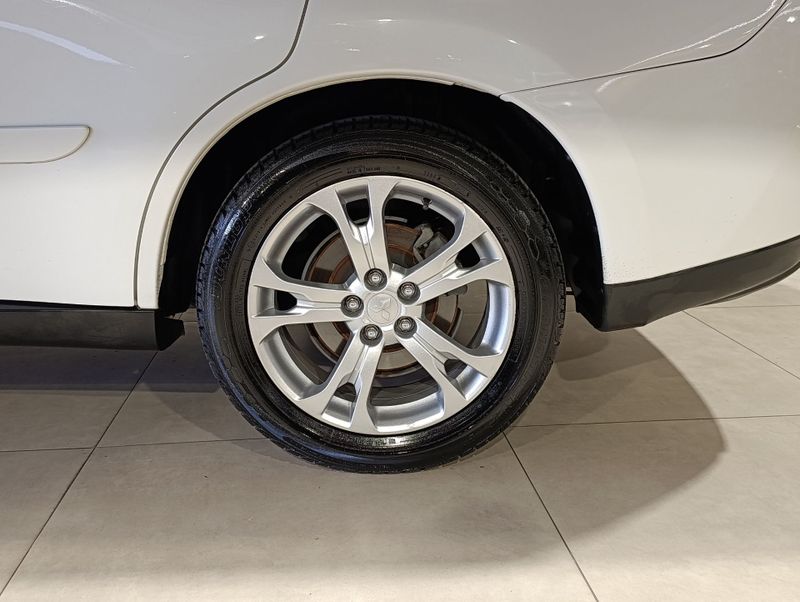 Mitsubishi Outlander 3.0 Gt 4×4 V6 24v 2014/2015 SIM VEÍCULOS PORTO ALEGRE / Carros no Vale