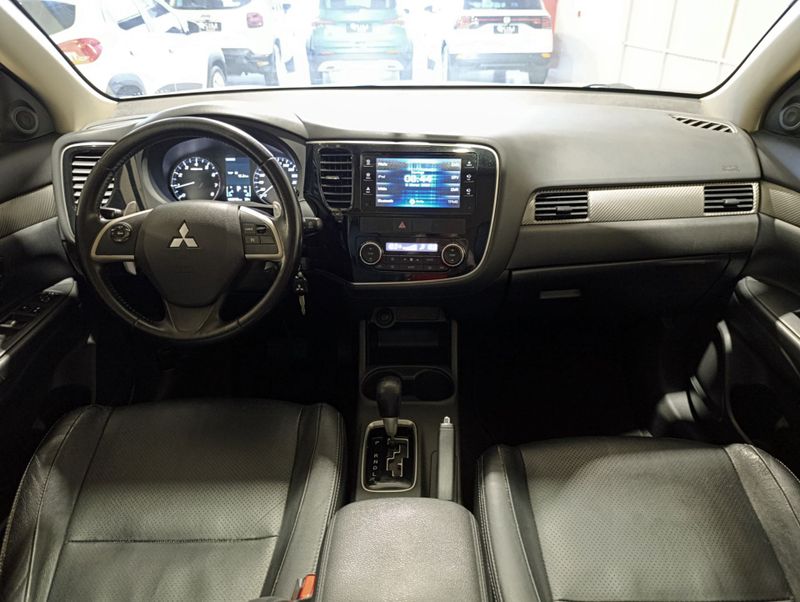 Mitsubishi Outlander 3.0 Gt 4×4 V6 24v 2014/2015 SUZUKI GRAN VITARA 4X2 2.0 2014/2014 / Carros no Vale