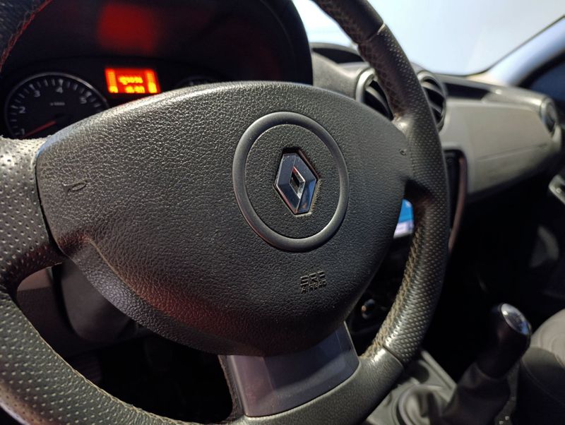 Renault Duster 1.6 Dynamique 4×2 16v 2014/2015 SIM VEÍCULOS PORTO ALEGRE / Carros no Vale