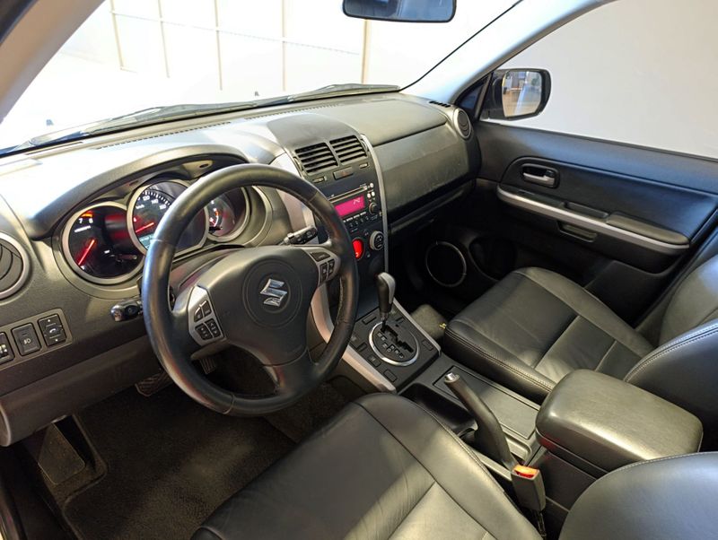 Suzuki Gran Vitara 4×2 2.0 2014/2014 SIM VEÍCULOS PORTO ALEGRE / Carros no Vale