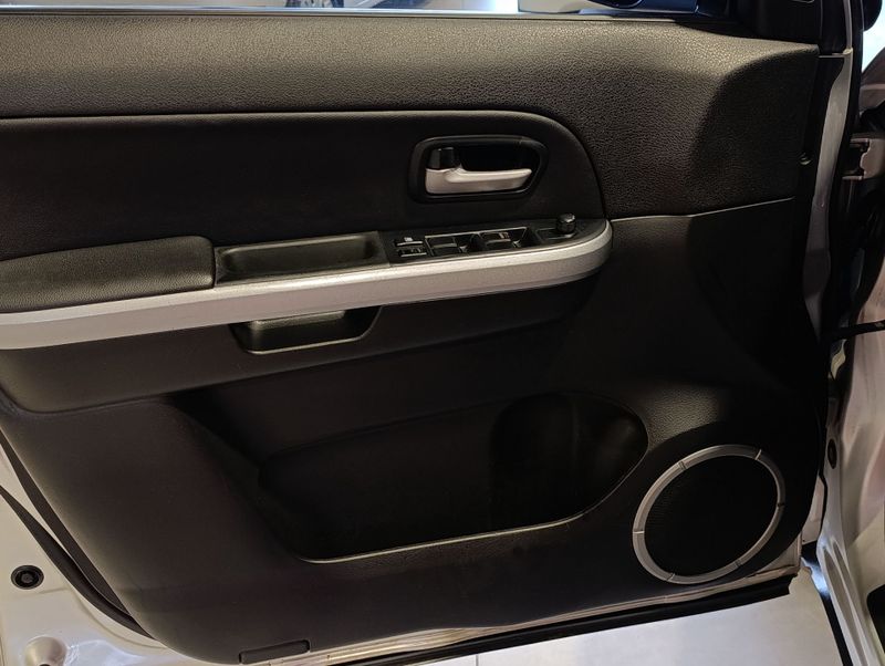 Suzuki Gran Vitara 4×2 2.0 2014/2014 SIM VEÍCULOS PORTO ALEGRE / Carros no Vale
