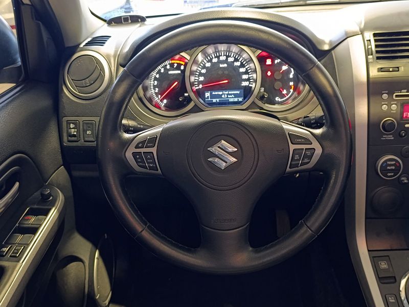 Suzuki Gran Vitara 4×2 2.0 2014/2014 SIM VEÍCULOS PORTO ALEGRE / Carros no Vale