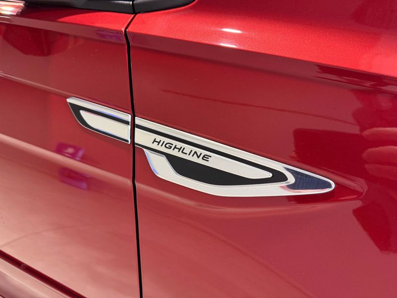 Volkswagen Nivus Highline 1.0 200 Tsi 2022/2022 SUZUKI GRAN VITARA 4X2 2.0 2014/2014 / Carros no Vale
