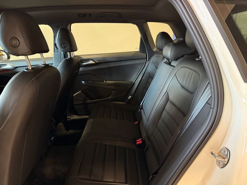 Volkswagen Taos 1.4 250 Tsi Highline 2024/2024 SUZUKI GRAN VITARA 4X2 2.0 2014/2014 / Carros no Vale