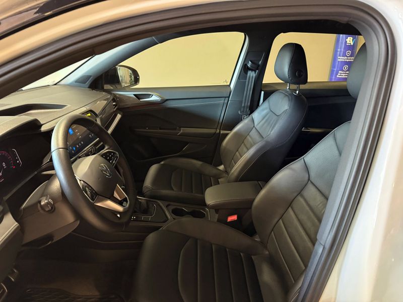 Volkswagen Taos 1.4 250 Tsi Highline 2024/2024 SUZUKI GRAN VITARA 4X2 2.0 2014/2014 / Carros no Vale