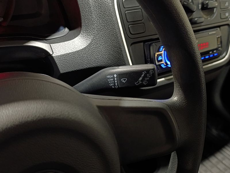 Volkswagen Up Take 1.0 2016/2017 SIM VEÍCULOS PORTO ALEGRE / Carros no Vale