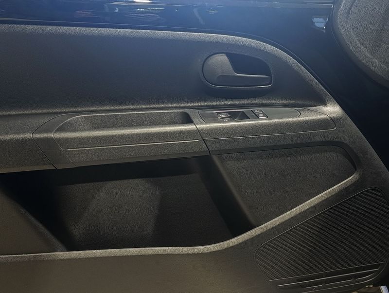 Volkswagen Up Take 1.0 2016/2017 SIM VEÍCULOS PORTO ALEGRE / Carros no Vale