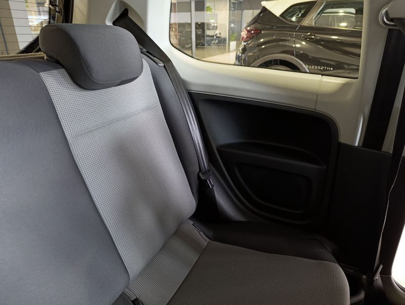 Volkswagen Up Take 1.0 2016/2017 SIM VEÍCULOS PORTO ALEGRE / Carros no Vale