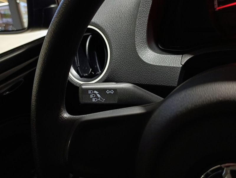 Volkswagen Up Take 1.0 2016/2017 SIM VEÍCULOS PORTO ALEGRE / Carros no Vale