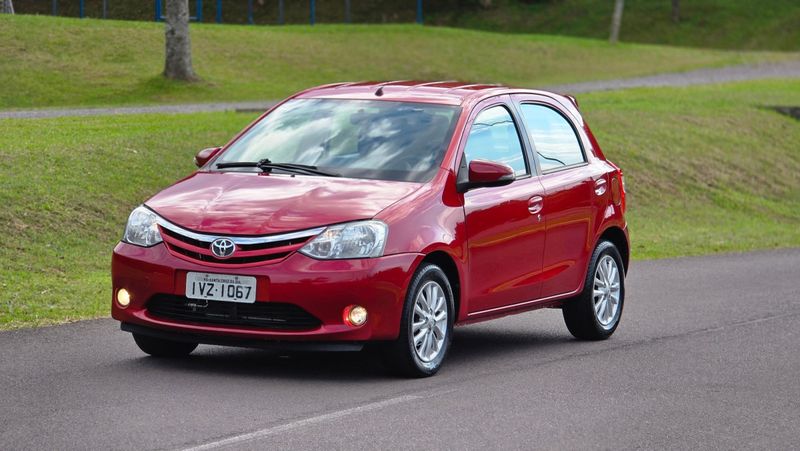 Toyota ETIOS XLS 1.5 16V Mec. 2014/2015 AUTO NÍVEL VEÍCULOS SANTA CRUZ DO SUL / Carros no Vale