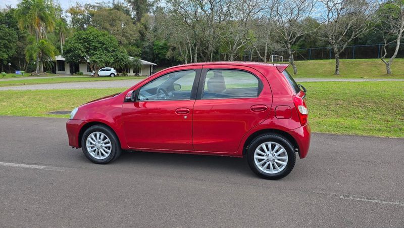 Toyota ETIOS XLS 1.5 16V Mec. 2014/2015 AUTO NÍVEL VEÍCULOS SANTA CRUZ DO SUL / Carros no Vale
