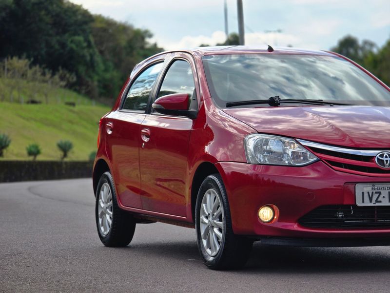 Toyota ETIOS XLS 1.5 16V Mec. 2014/2015 AUTO NÍVEL VEÍCULOS SANTA CRUZ DO SUL / Carros no Vale