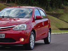 Toyota ETIOS XLS 1.5 16V Mec. 2014/2015 AUTO NÍVEL VEÍCULOS SANTA CRUZ DO SUL / Carros no Vale