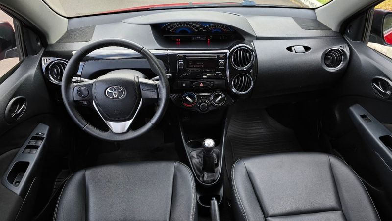 Toyota ETIOS XLS 1.5 16V Mec. 2014/2015 AUTO NÍVEL VEÍCULOS SANTA CRUZ DO SUL / Carros no Vale