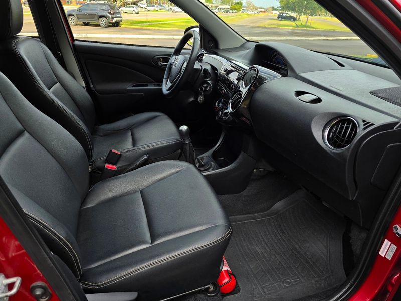 Toyota ETIOS XLS 1.5 16V Mec. 2014/2015 AUTO NÍVEL VEÍCULOS SANTA CRUZ DO SUL / Carros no Vale