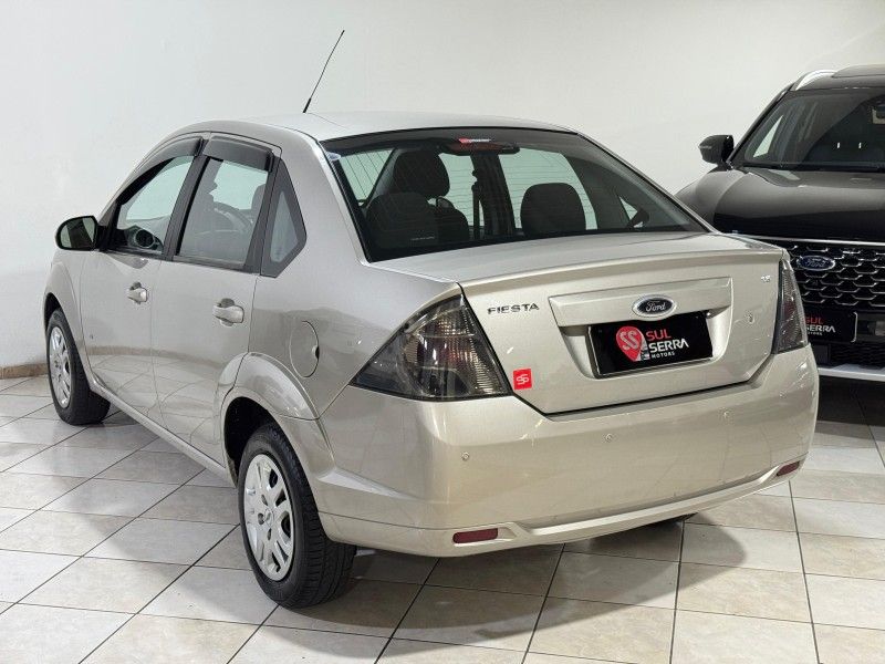 FORD FIESTA 1.6 MPI SEDAN 8V 2013/2014 SUL SERRA MOTORS CAXIAS DO SUL / Carros no Vale