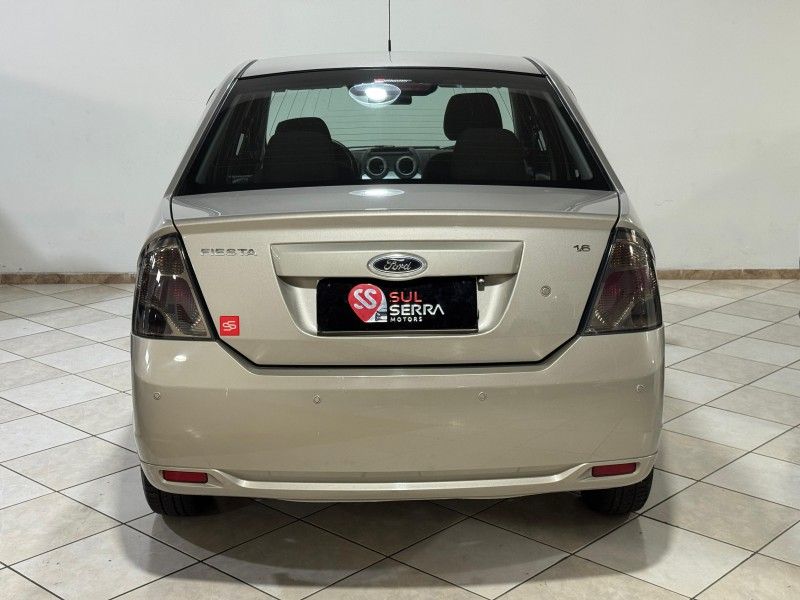 FORD FIESTA 1.6 MPI SEDAN 8V 2013/2014 SUL SERRA MOTORS CAXIAS DO SUL / Carros no Vale