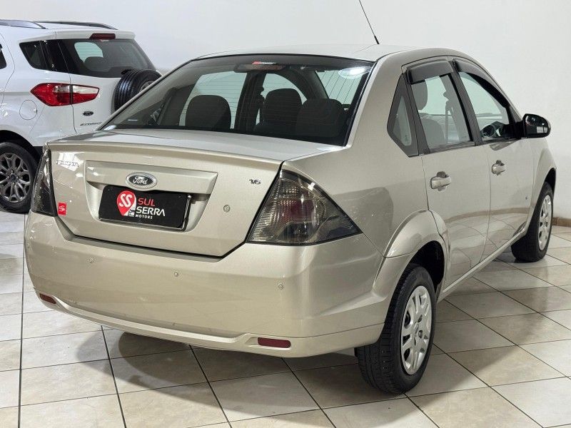 FORD FIESTA 1.6 MPI SEDAN 8V 2013/2014 SUL SERRA MOTORS CAXIAS DO SUL / Carros no Vale