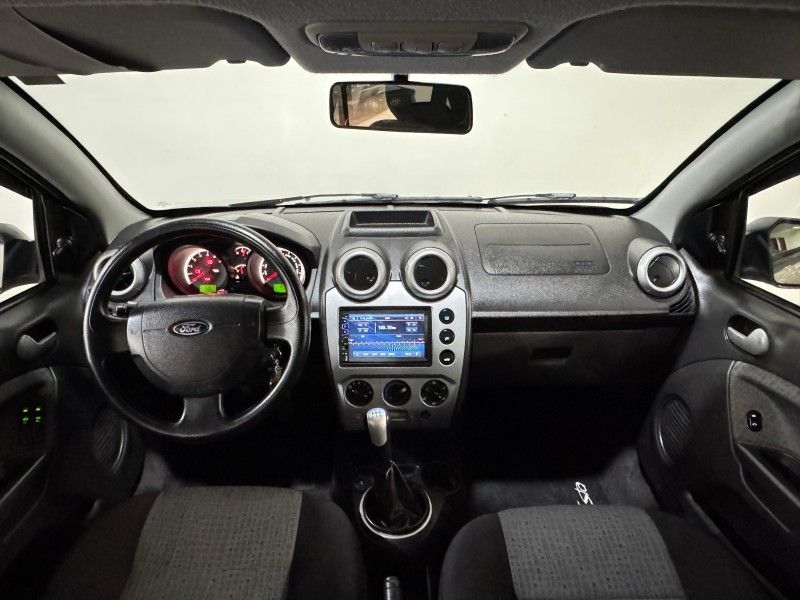 FORD FIESTA 1.6 MPI SEDAN 8V 2013/2014 SUL SERRA MOTORS CAXIAS DO SUL / Carros no Vale