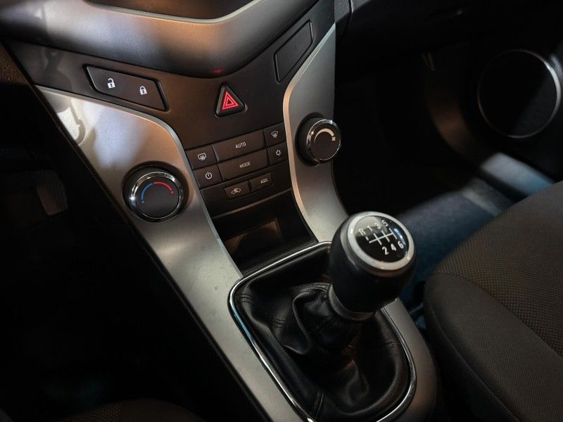 CHEVROLET CRUZE 1.8 LT 16V 2013/2014 SUL SERRA MOTORS CAXIAS DO SUL / Carros no Vale