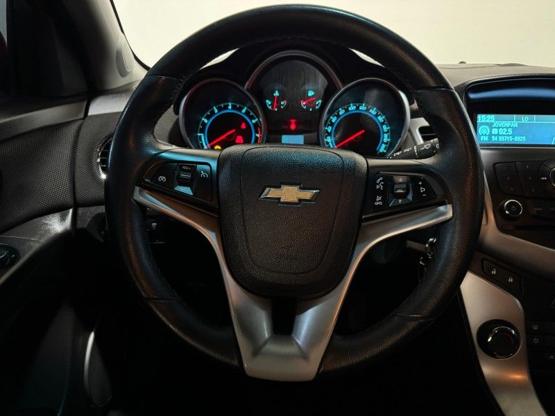 CHEVROLET CRUZE 1.8 LT 16V 2013/2014 SUL SERRA MOTORS CAXIAS DO SUL / Carros no Vale
