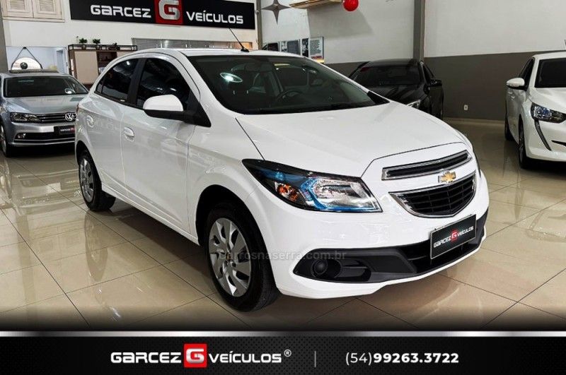 CHEVROLET ONIX 1.4 MPFI LT 8V 2015/2016 GARCEZ VEÍCULOS BENTO GONÇALVES / Carros no Vale