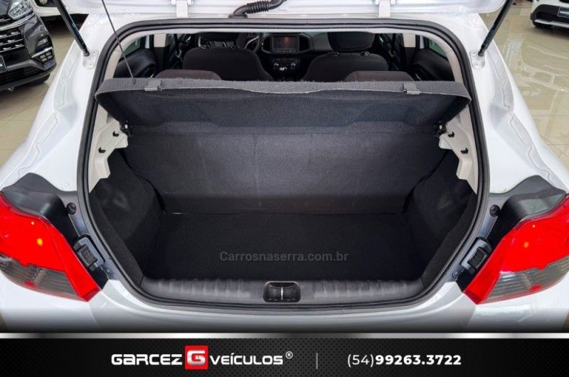 CHEVROLET ONIX 1.4 MPFI LT 8V 2015/2016 GARCEZ VEÍCULOS BENTO GONÇALVES / Carros no Vale