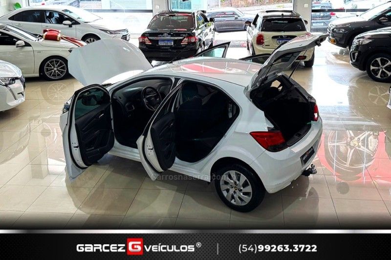 CHEVROLET ONIX 1.4 MPFI LT 8V 2015/2016 GARCEZ VEÍCULOS BENTO GONÇALVES / Carros no Vale