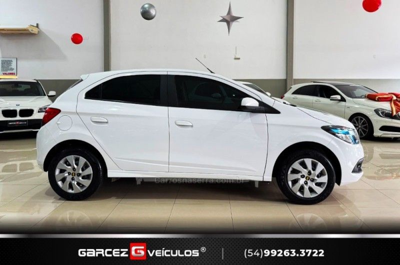 CHEVROLET ONIX 1.4 MPFI LT 8V 2015/2016 GARCEZ VEÍCULOS BENTO GONÇALVES / Carros no Vale