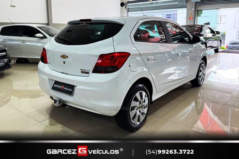 CHEVROLET ONIX 1.4 MPFI LT 8V 2015/2016 GARCEZ VEÍCULOS BENTO GONÇALVES / Carros no Vale