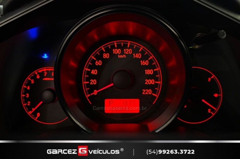 HONDA FIT 1.5 LX 16V 2015/2015 GARCEZ VEÍCULOS BENTO GONÇALVES / Carros no Vale