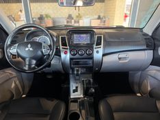 MITSUBISHI PAJERO DAKAR 3.2 HPE 4X4 7 LUGARES 16V TURBO INTERCOOLER 2011/2012 GRIFFCAR MULTIMARCAS DOIS IRMÃOS / Carros no Vale